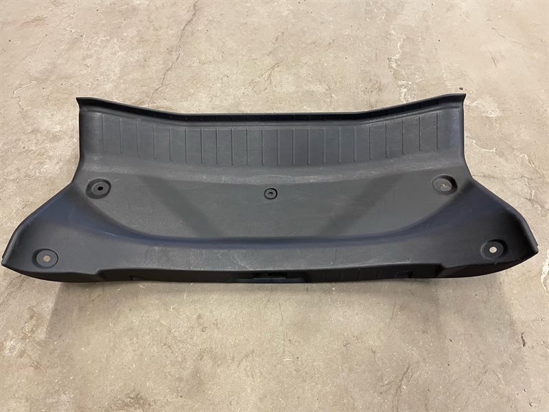 Plate trunk rear R35 GTR